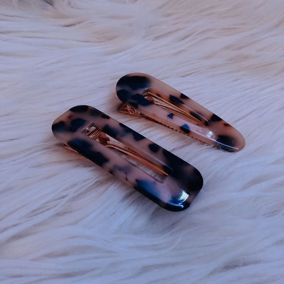 Tortoise Shell Hair Clips - Picture 2 of 2